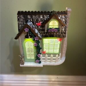 Bath and body works Lighted Decorative Cottage wall plugin - used once